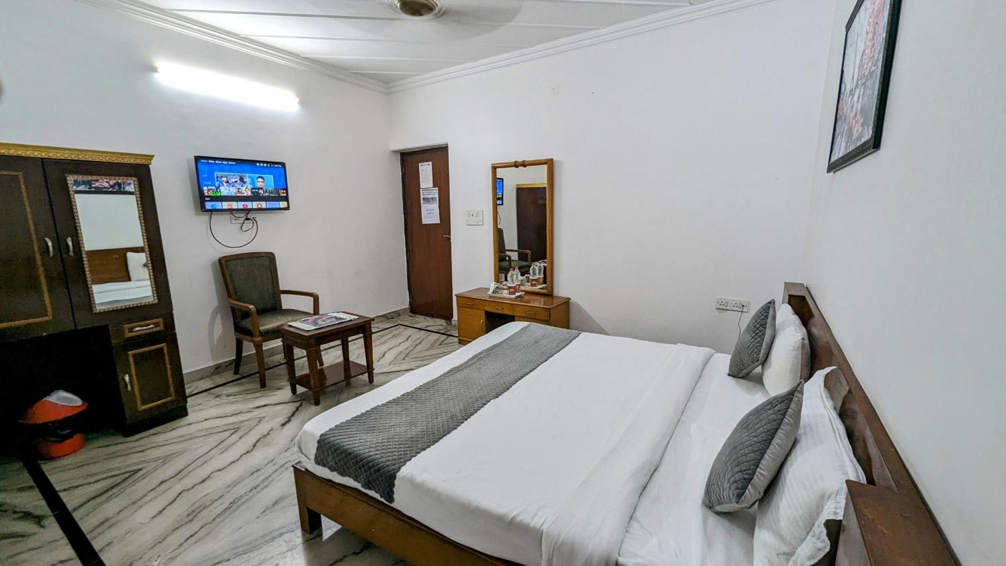 Hotel Lecston @Yashobhoomi Dwarka Sector - 25 Metro Station Delhi Kültér fotó